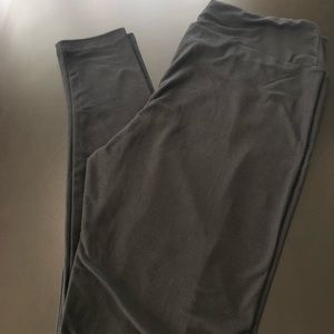 Lularoe TC SOLID BLACK leggings